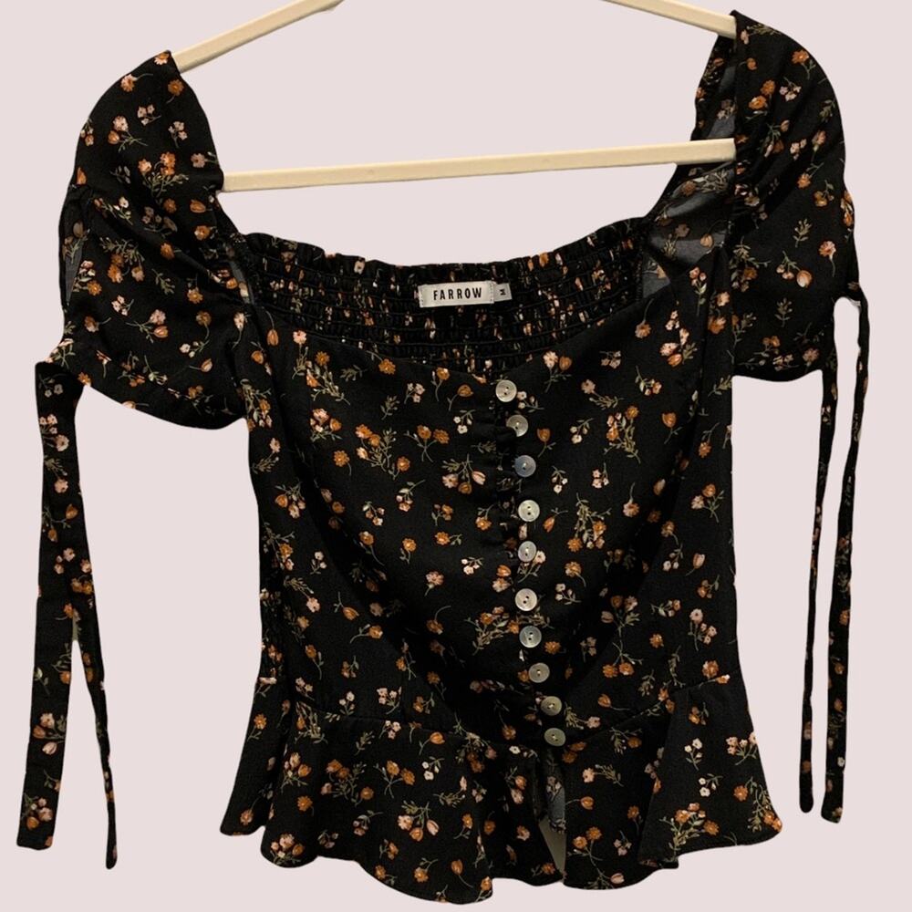 Farrow floral short sleeve cropped top smocked Scoop back and front. Size M - Picture 2 of 6
